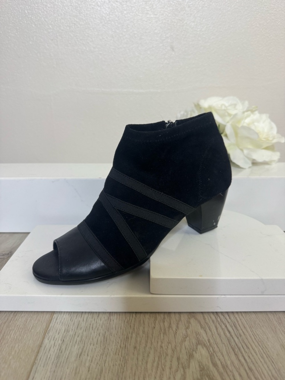 Trotters Maris open-toe Ankle booties Black Strap Detail - Size 7